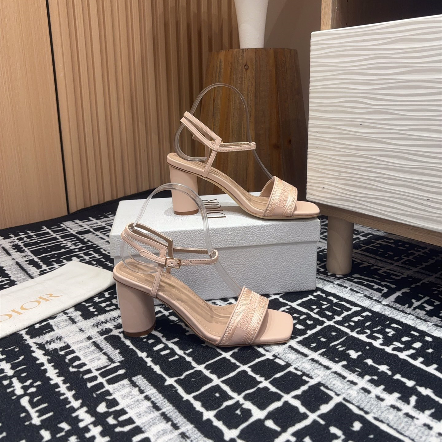 高仿Dior*Dway系列KDQ895一字高跟刺繡涼鞋裸色免檢版