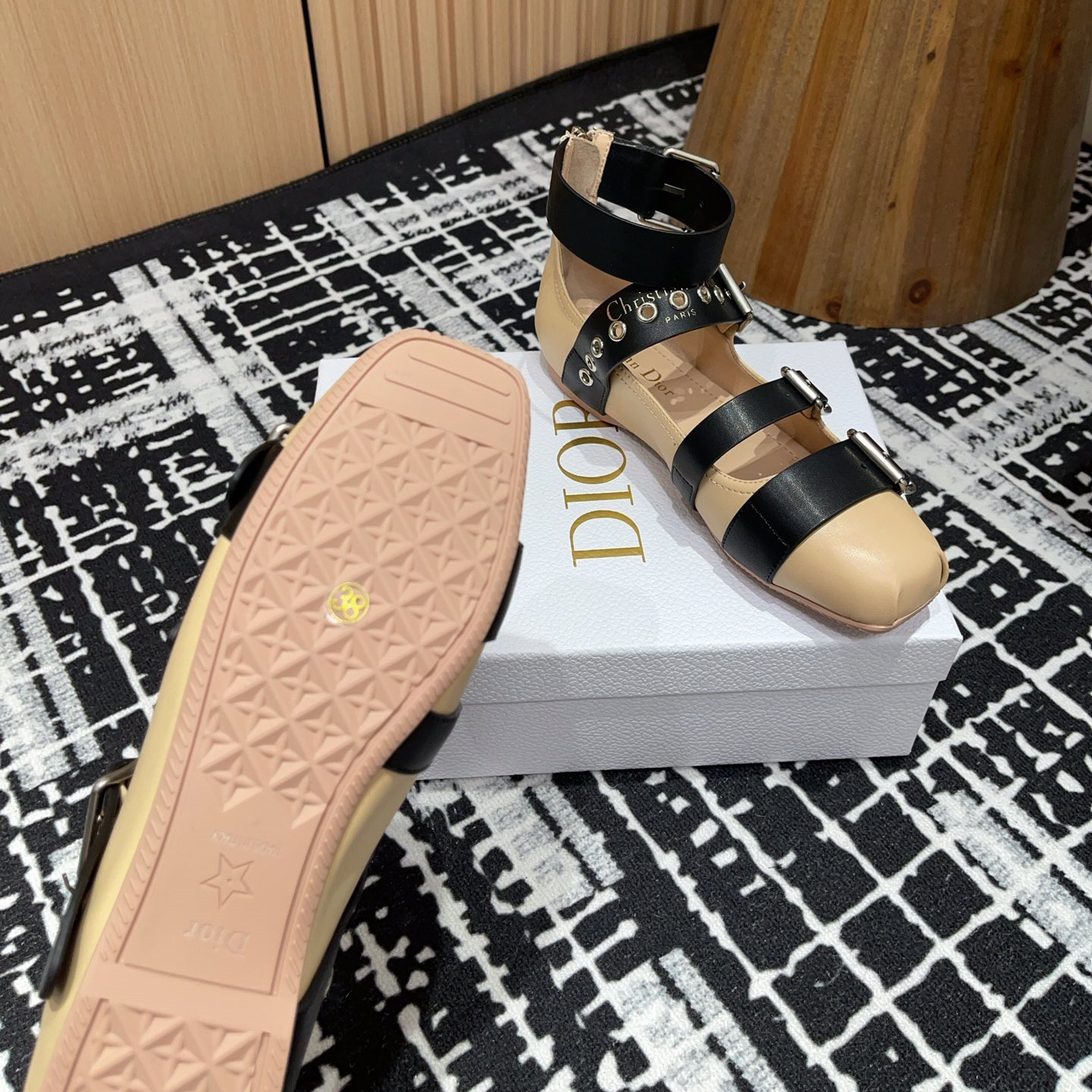 高仿Dior*Punk系列KCB963平頭塔扣樂福鞋膚色免檢版