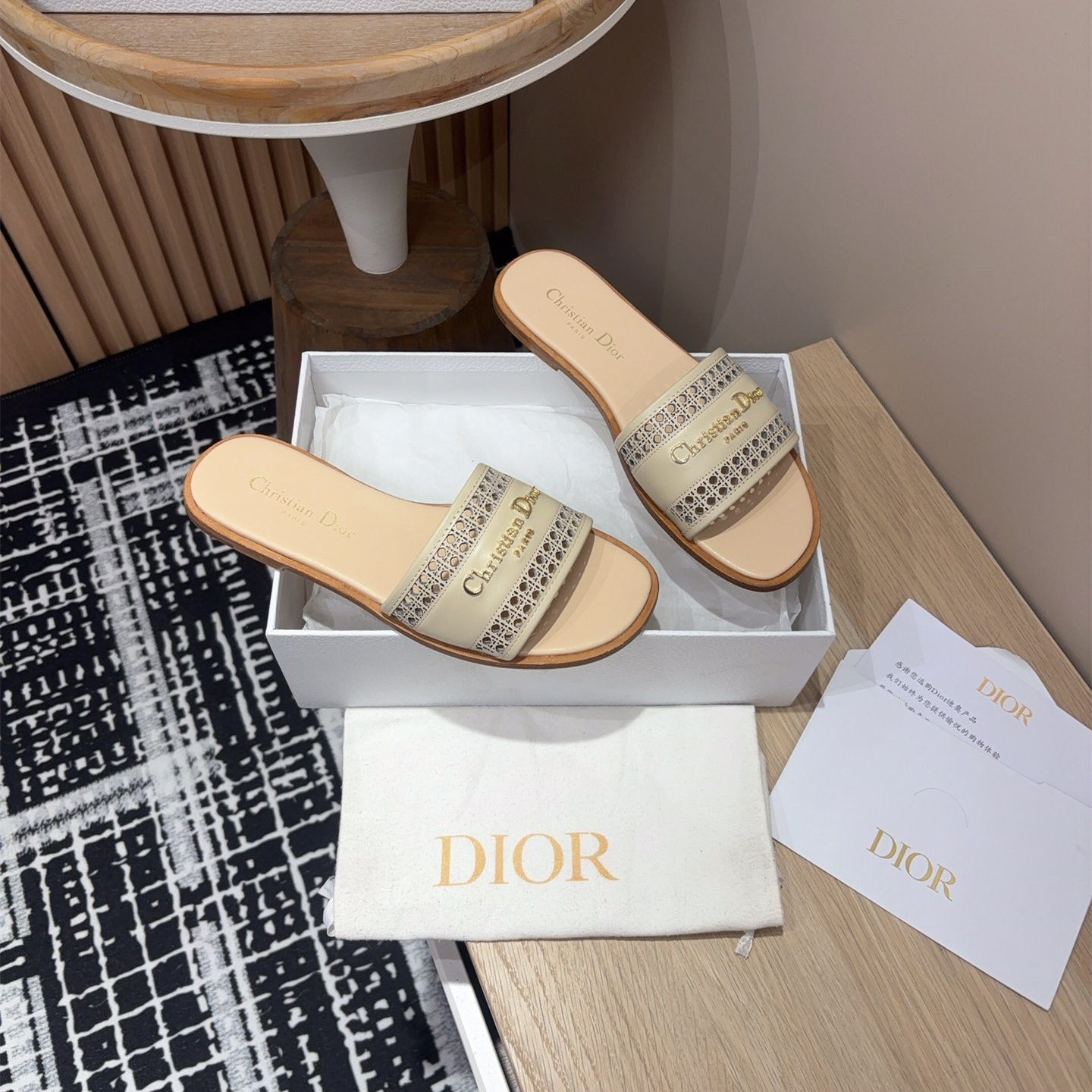 高仿Dior*D-Lane系列KCO156圓頭套腳一字拖鞋米色免檢版