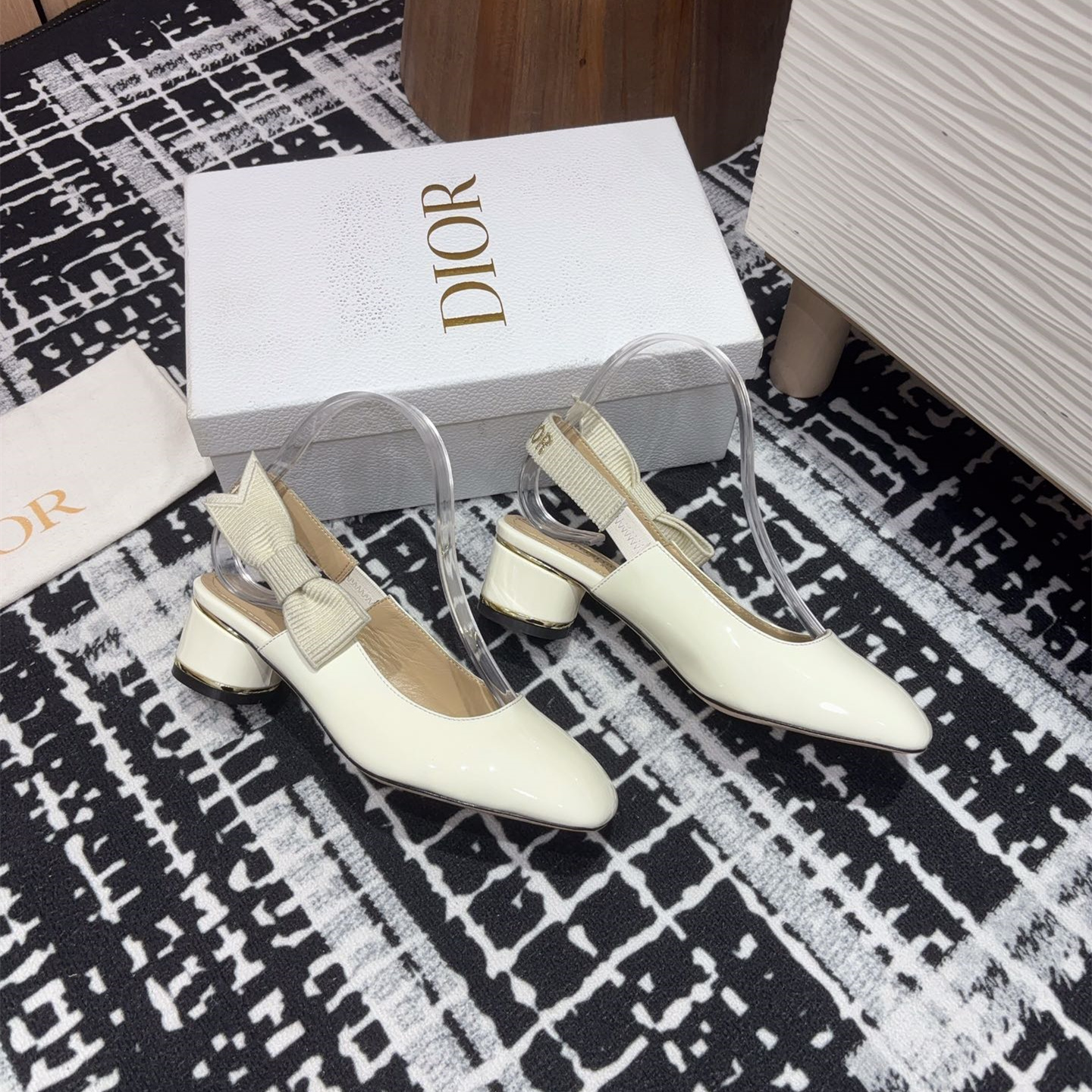 高仿Dior*Miss系列KDV271露跟蝴蝶結矮踭鞋白色免檢版