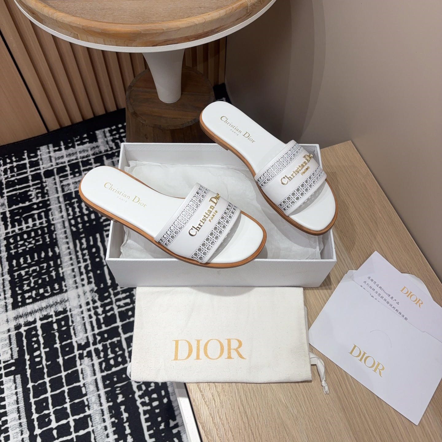 高仿Dior*D-Lane系列KCO154圓頭套腳一字拖鞋米色免檢版