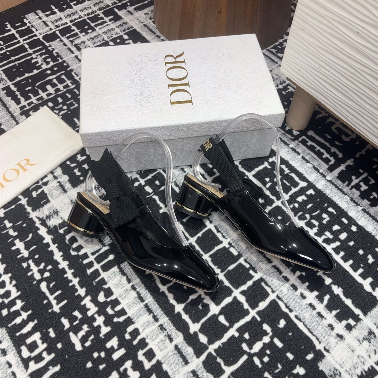 高仿Dior*Miss系列KDV273露跟蝴蝶結矮踭鞋黑色免檢版