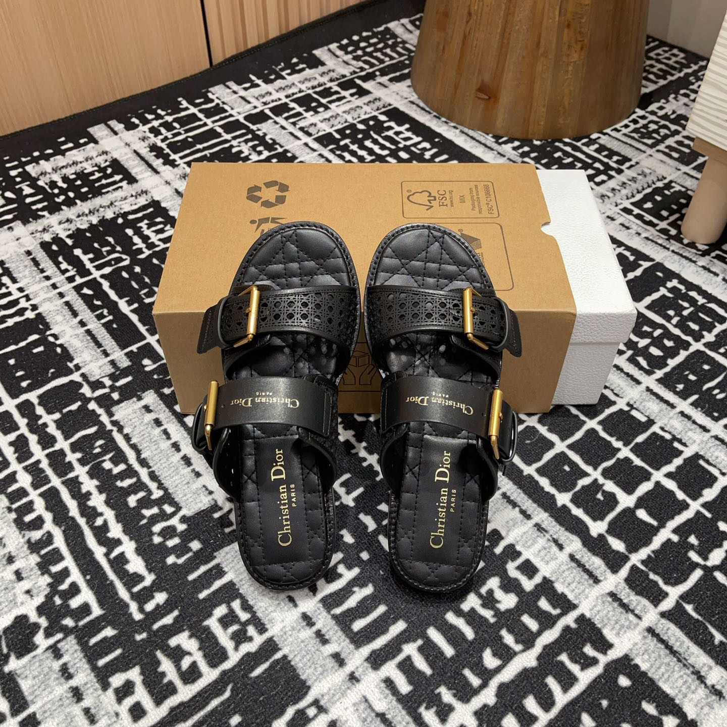 高仿Dior*D-Avenue系列KCO195圓頭塔扣一字拖鞋黑色免檢版