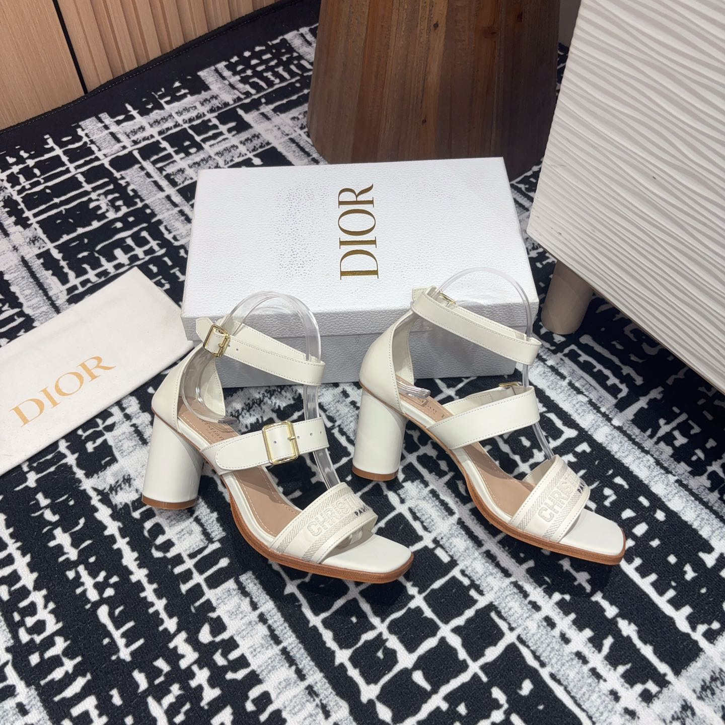 高仿Dior*Dway3系列KDO182高跟刺繡涼鞋白色免檢版