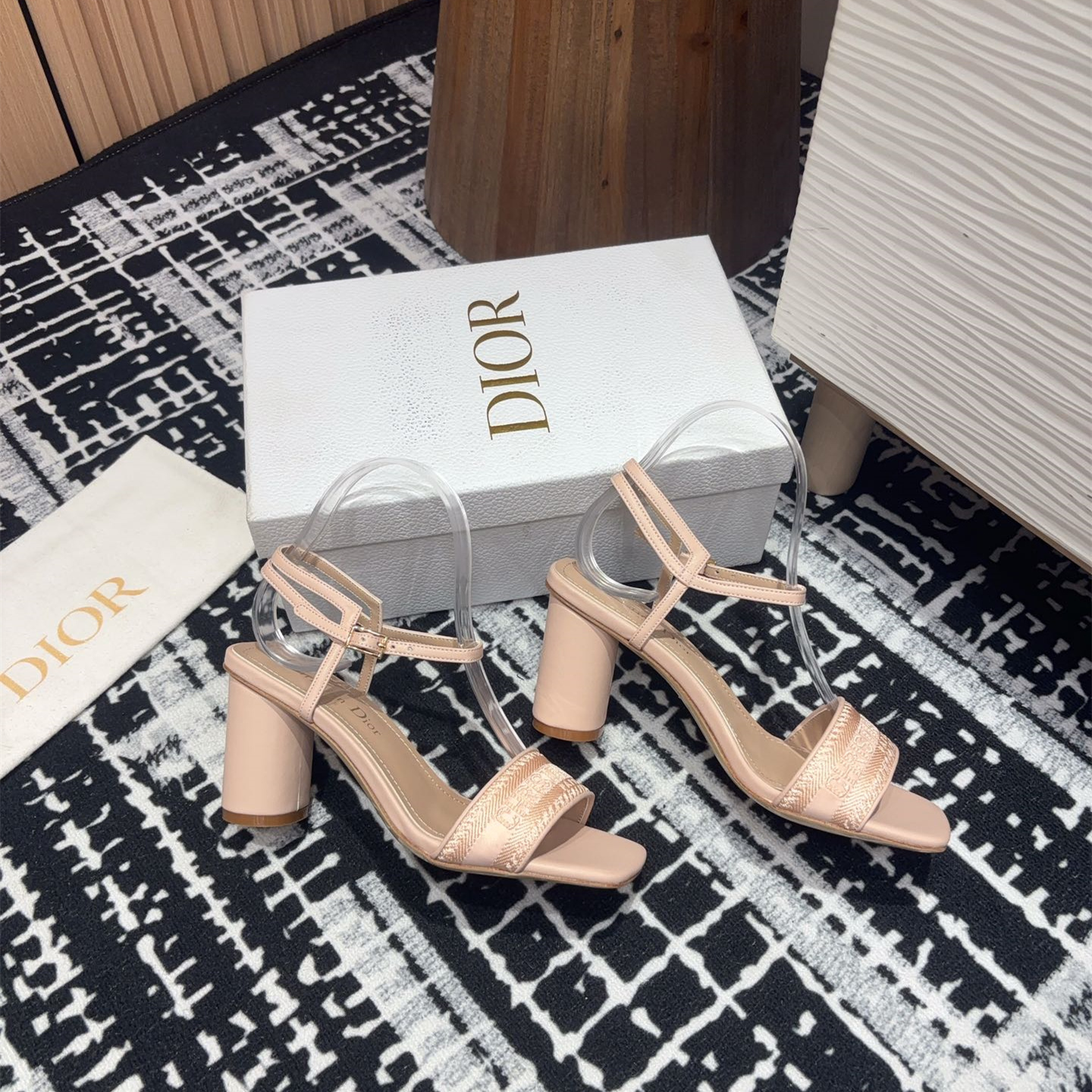 高仿Dior*Dway系列KDQ895一字高跟刺繡涼鞋裸色免檢版