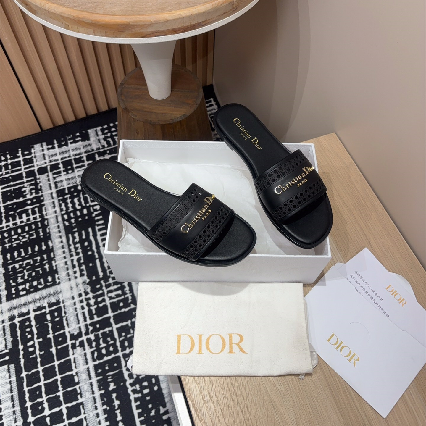 高仿Dior*D-Lane系列KCO155圓頭套腳一字拖鞋黑色免檢版