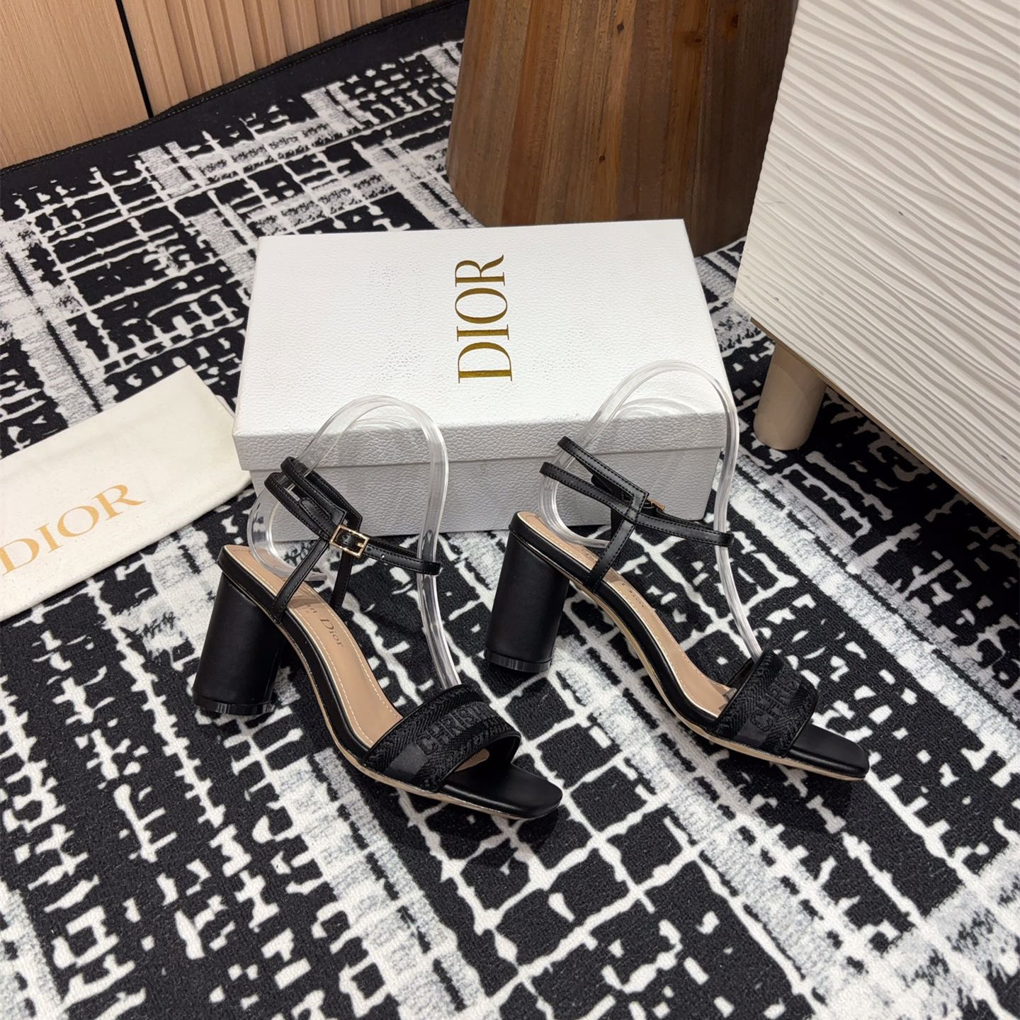 高仿Dior*Dway系列KDQ896一字高跟刺繡涼鞋黑色免檢版