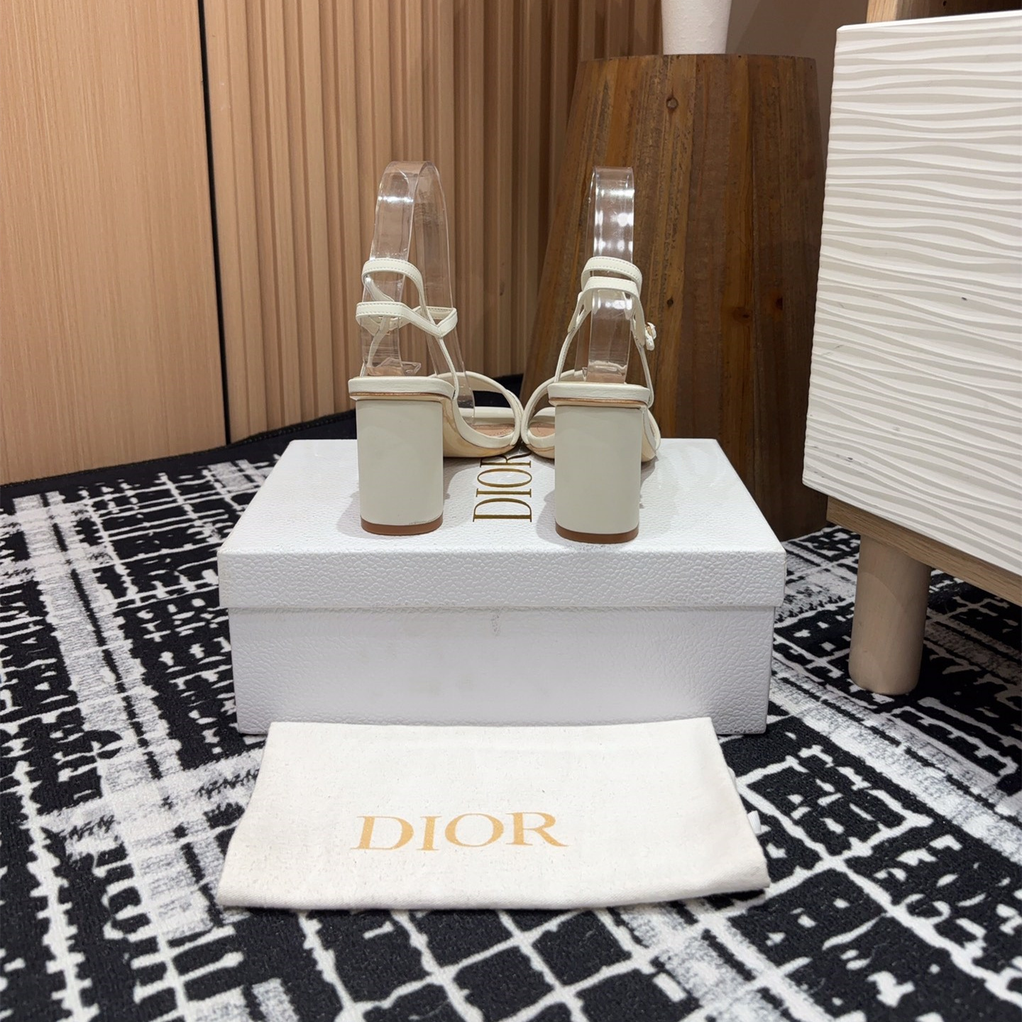 高仿Dior*Dway系列KCQ853一字高跟刺繡涼鞋金色免檢版