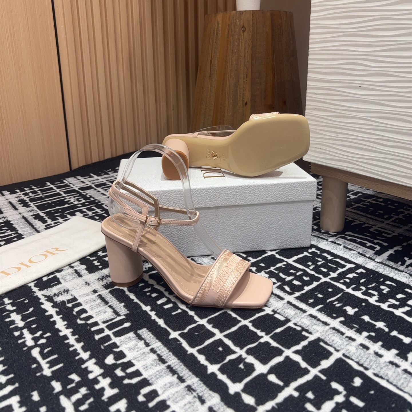 高仿Dior*Dway系列KDQ895一字高跟刺繡涼鞋裸色免檢版