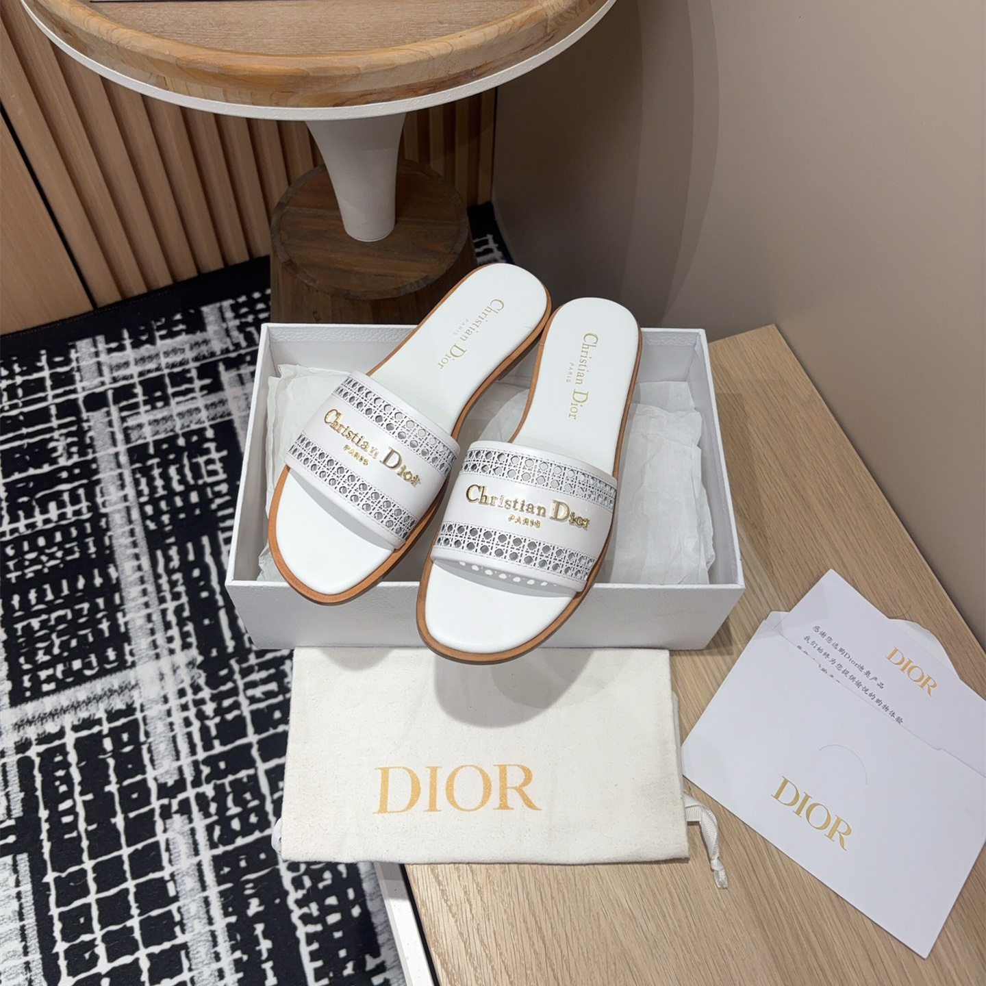 高仿Dior*D-Lane系列KCO154圓頭套腳一字拖鞋米色免檢版