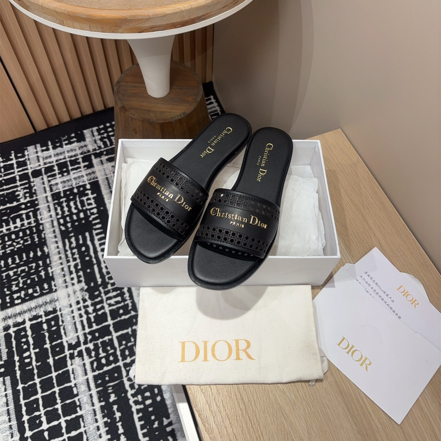 高仿Dior*D-Lane系列KCO155圓頭套腳一字拖鞋黑色免檢版