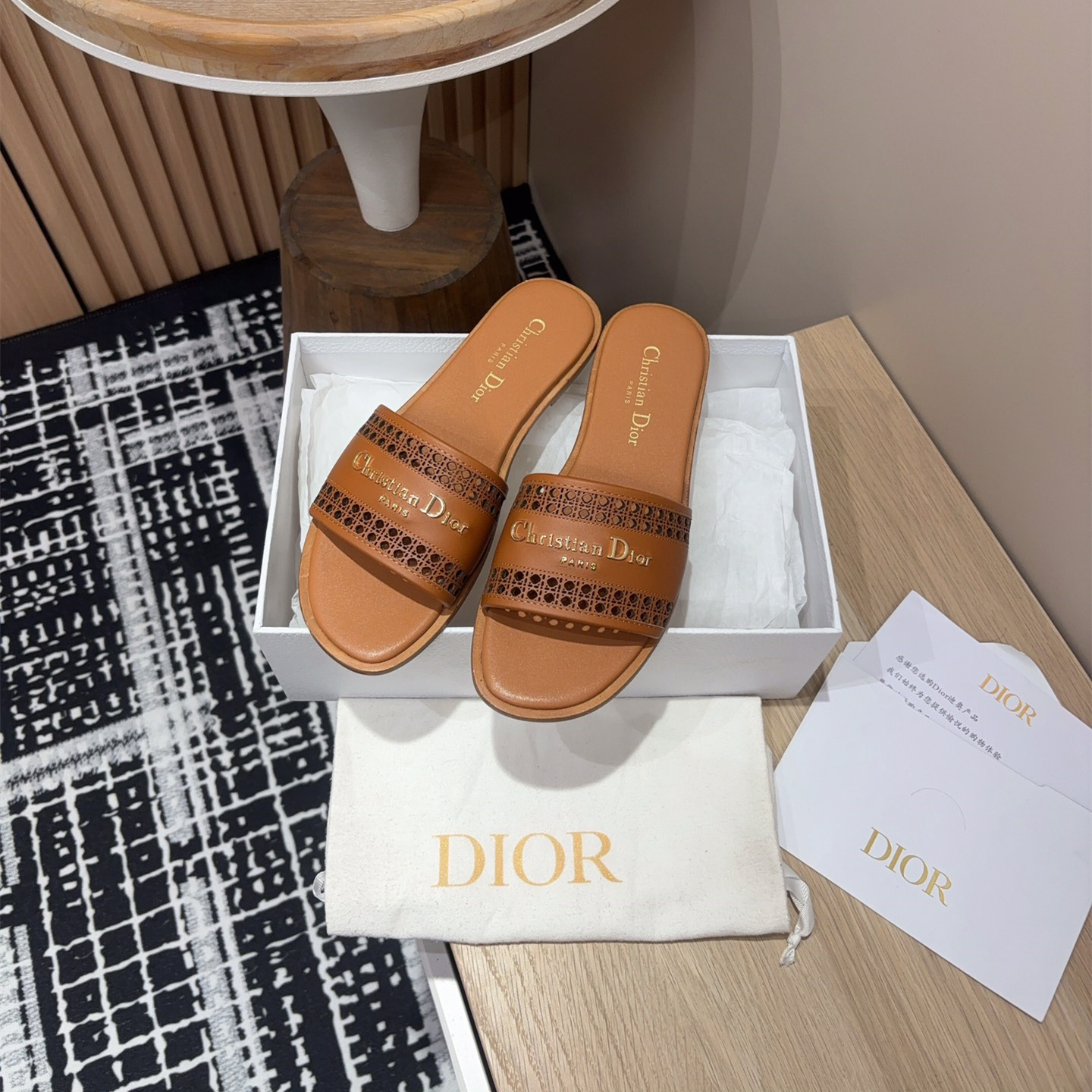 高仿Dior*D-Lane系列KCO157圓頭套腳一字拖鞋棕色免檢版