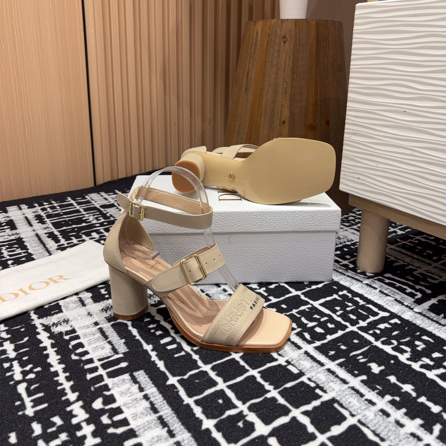 高仿Dior*Dway3系列KDO183高跟刺繡涼鞋膚色免檢版