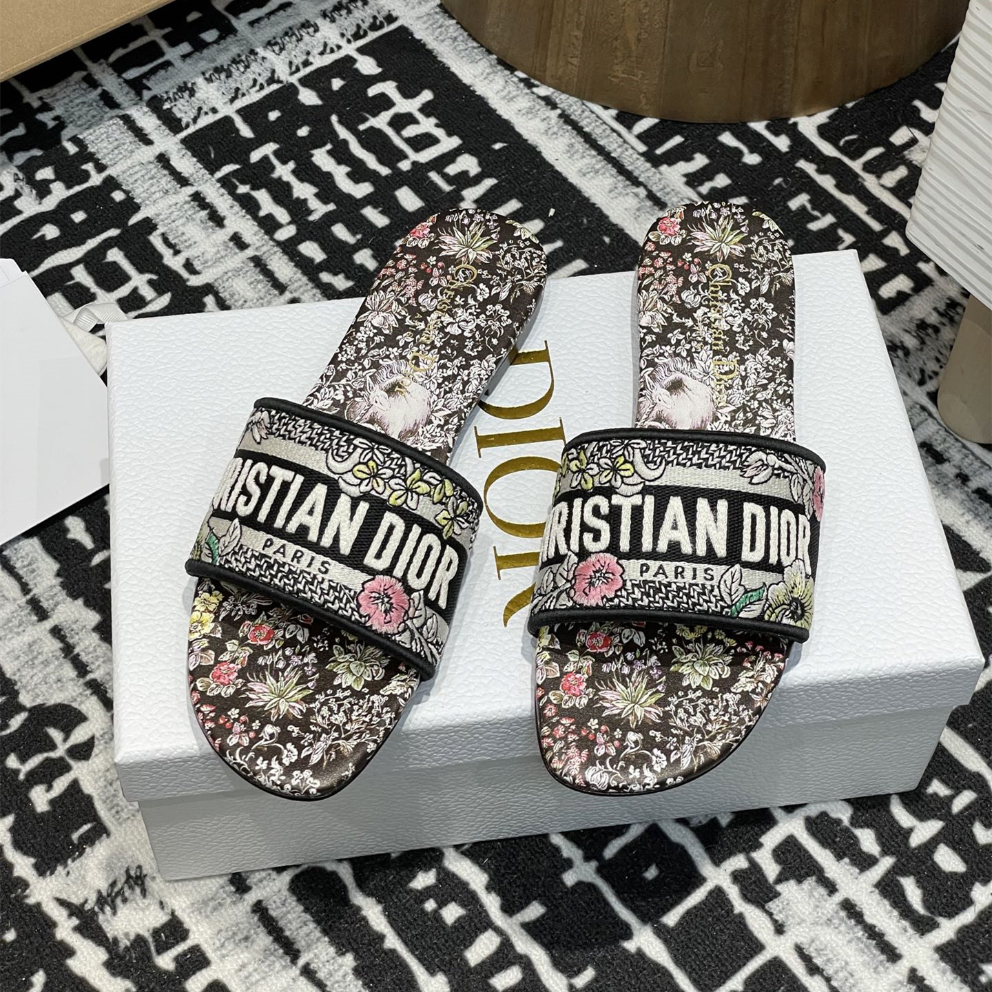 高仿Dior*Dway系列KCO213圓頭套腳拖鞋平底黑色彩花免檢版