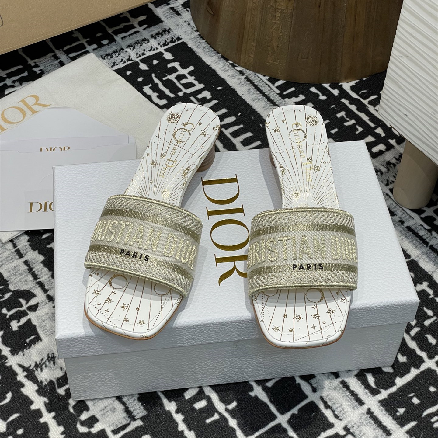 高仿Dior*Dway系列KCO220圓頭套腳拖鞋短踭金色星星免檢版