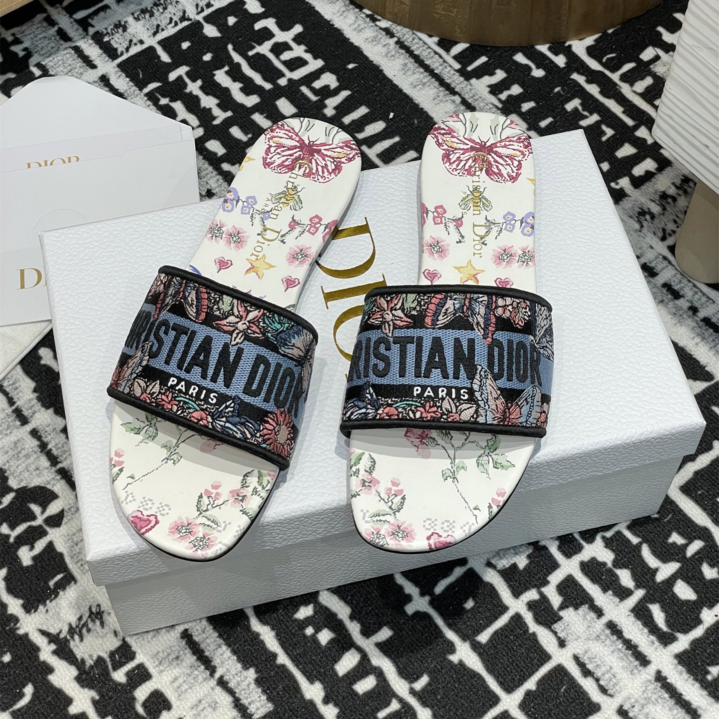 高仿Dior*Dway系列KCO212圓頭套腳拖鞋平底白色彩花免檢版