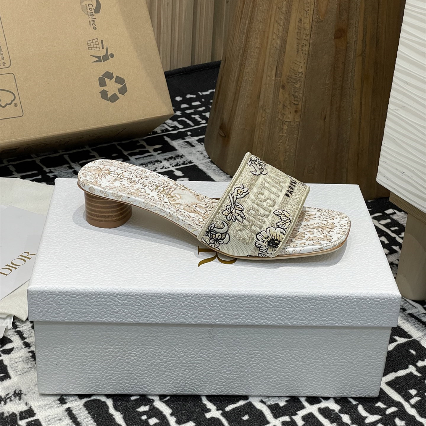 高仿Dior*Dway系列KCO221圓頭套腳拖鞋短踭金色印花免檢版