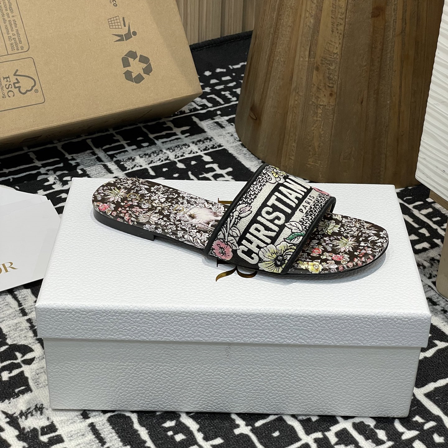 高仿Dior*Dway系列KCO213圓頭套腳拖鞋平底黑色彩花免檢版