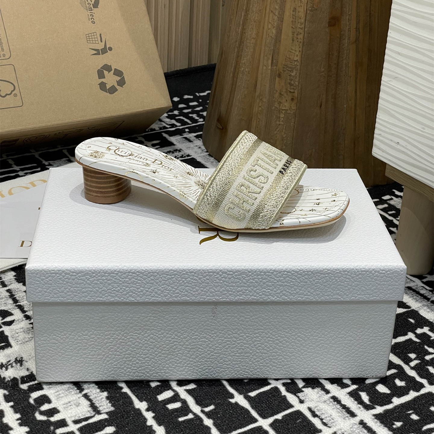 高仿Dior*Dway系列KCO220圓頭套腳拖鞋短踭金色星星免檢版