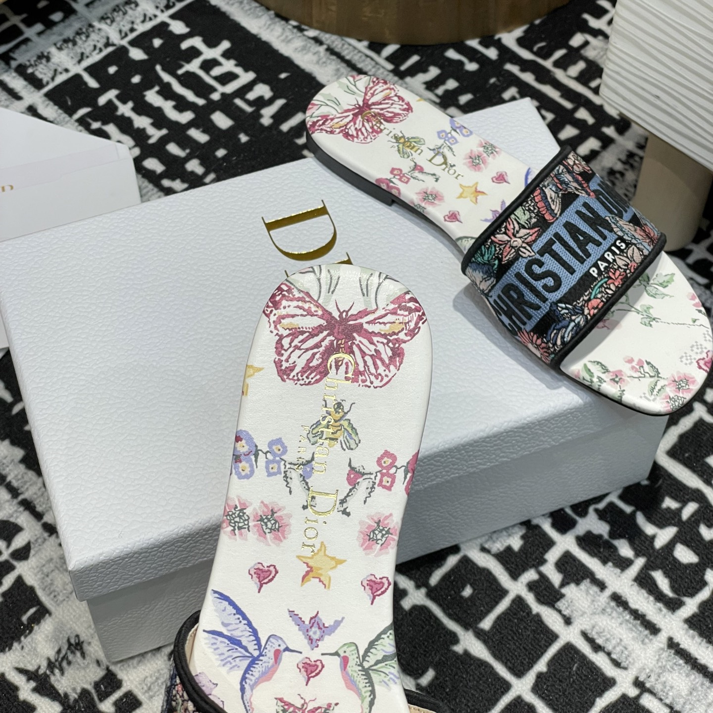 高仿Dior*Dway系列KCO212圓頭套腳拖鞋平底白色彩花免檢版