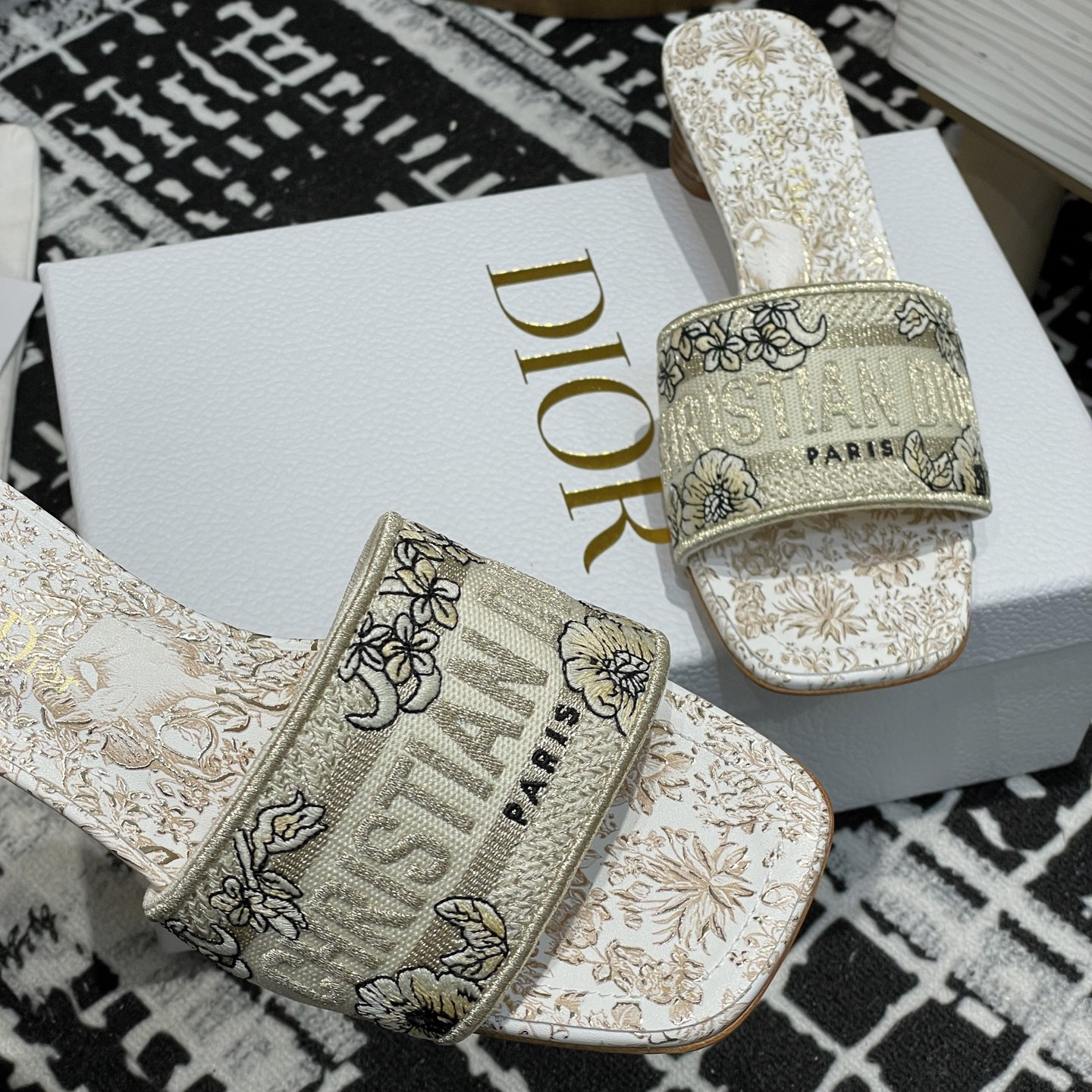 高仿Dior*Dway系列KCO221圓頭套腳拖鞋短踭金色印花免檢版