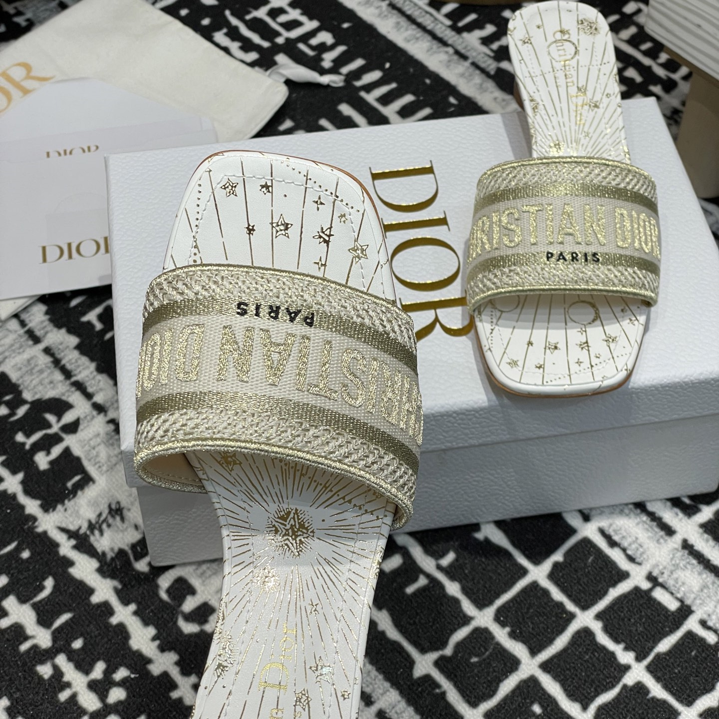高仿Dior*Dway系列KCO220圓頭套腳拖鞋短踭金色星星免檢版