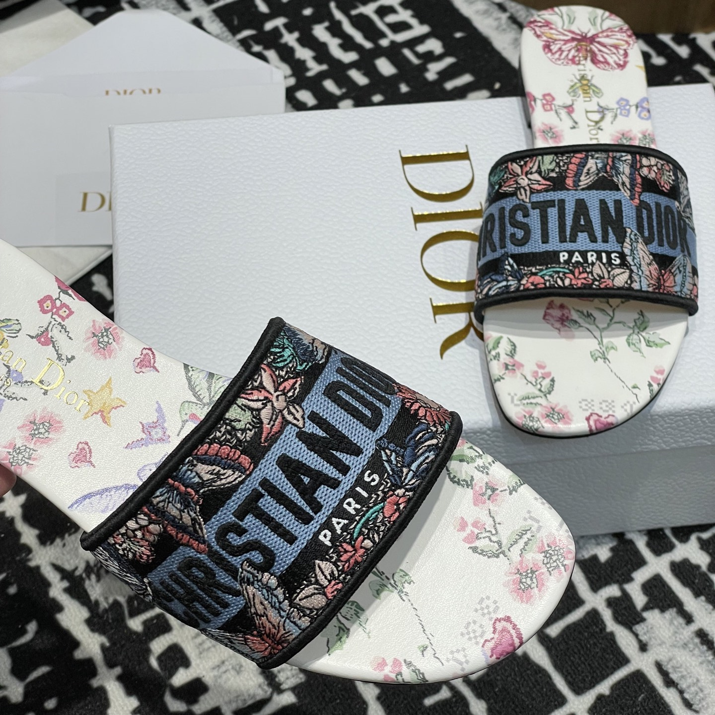 高仿Dior*Dway系列KCO212圓頭套腳拖鞋平底白色彩花免檢版