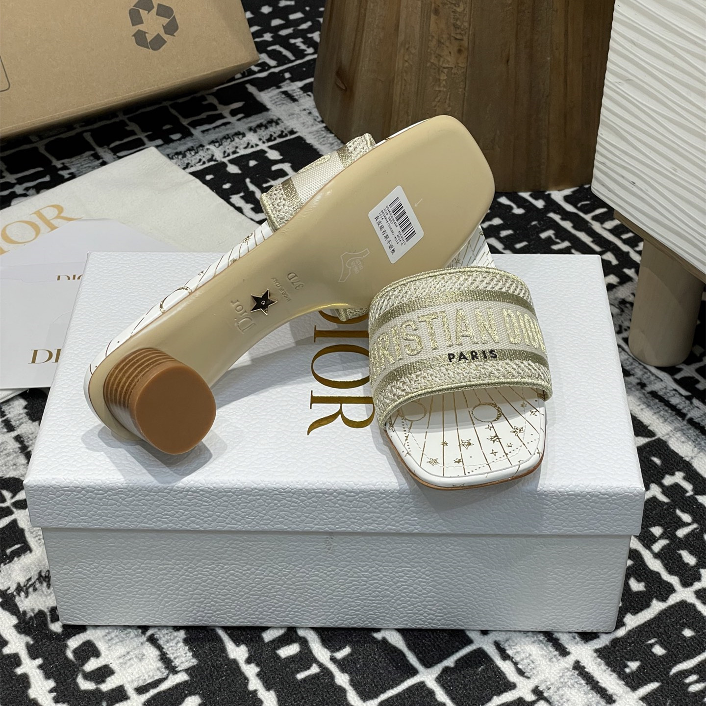 高仿Dior*Dway系列KCO220圓頭套腳拖鞋短踭金色星星免檢版