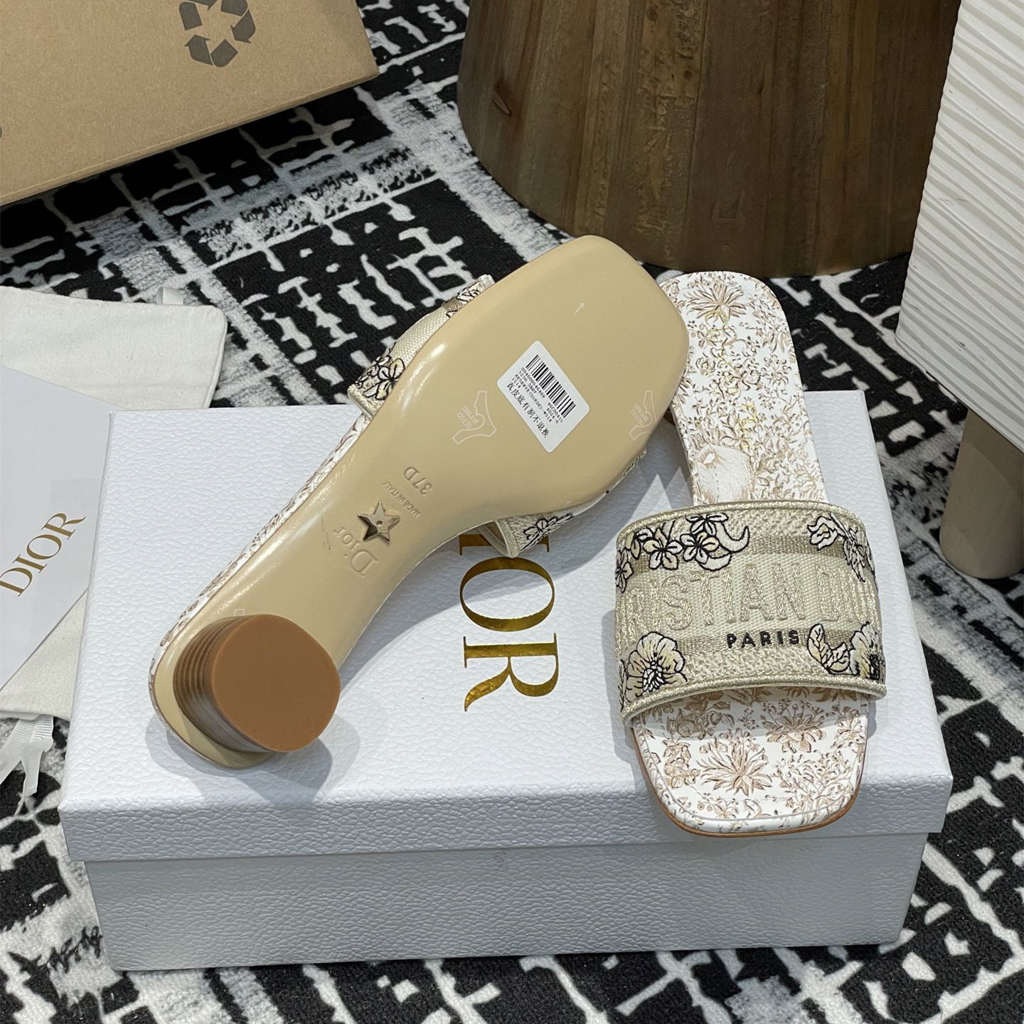 高仿Dior*Dway系列KCO221圓頭套腳拖鞋短踭金色印花免檢版