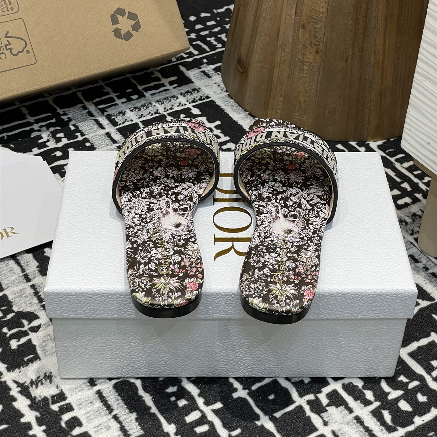 高仿Dior*Dway系列KCO213圓頭套腳拖鞋平底黑色彩花免檢版
