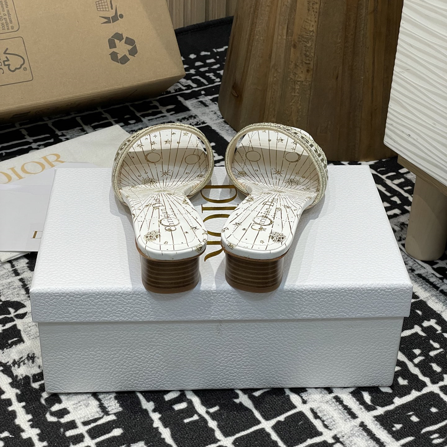 高仿Dior*Dway系列KCO220圓頭套腳拖鞋短踭金色星星免檢版