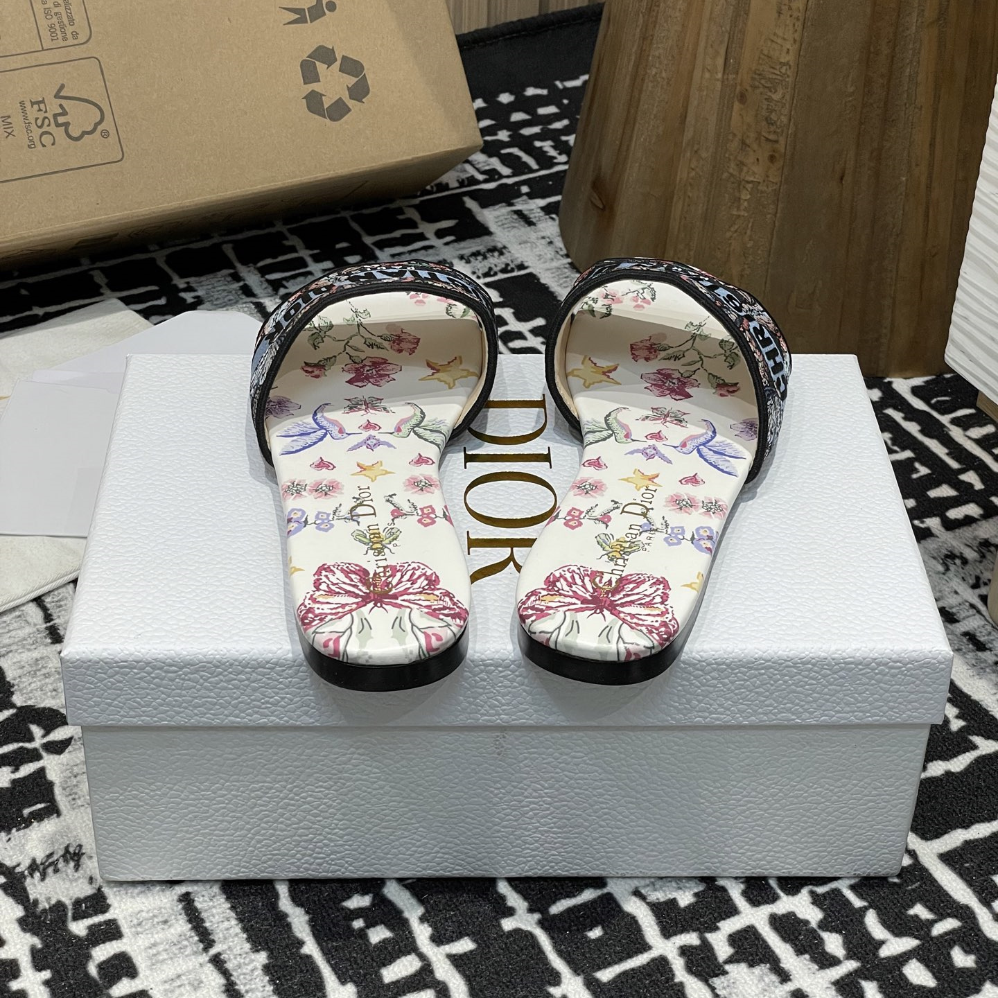 高仿Dior*Dway系列KCO212圓頭套腳拖鞋平底白色彩花免檢版