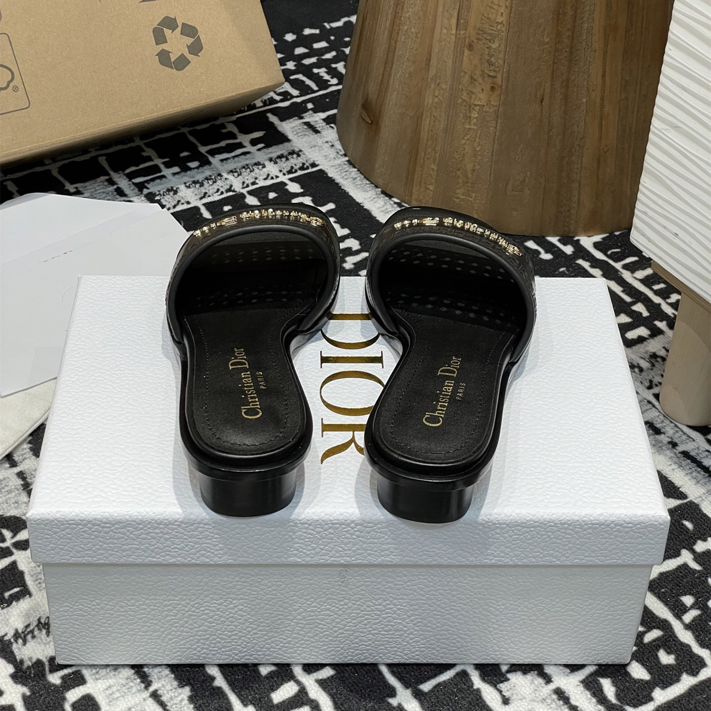 高仿Dior*D-Lane系列KCO206圓頭套腳拖鞋短踭黑色免檢版