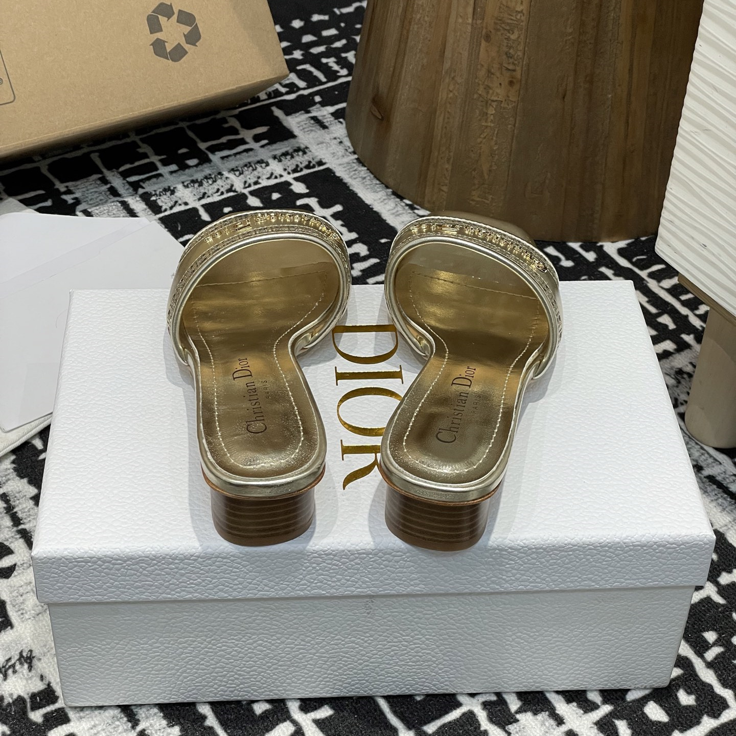 高仿Dior*D-Lane系列KCO203圓頭套腳拖鞋短踭漆金色免檢版