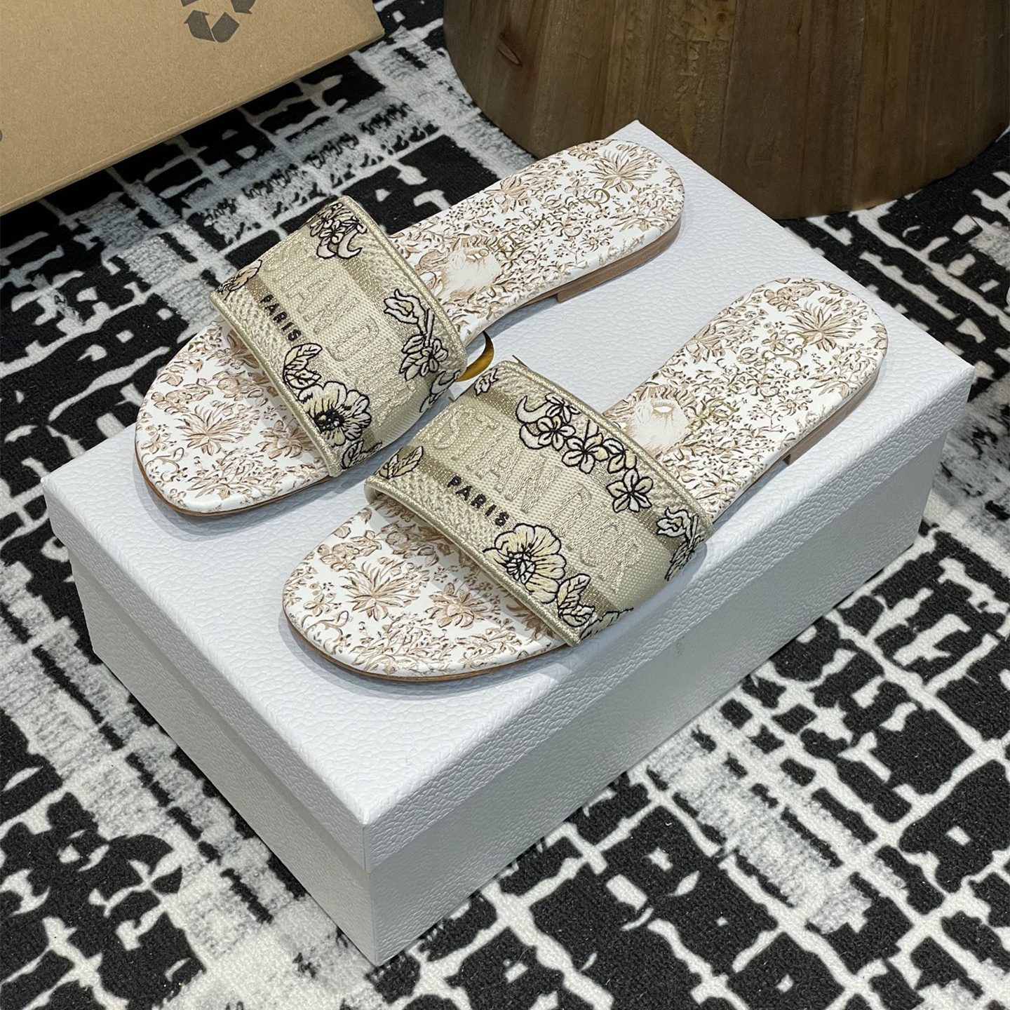 高仿Dior*Dway系列KCO211圓頭套腳拖鞋平底金色印花免檢版