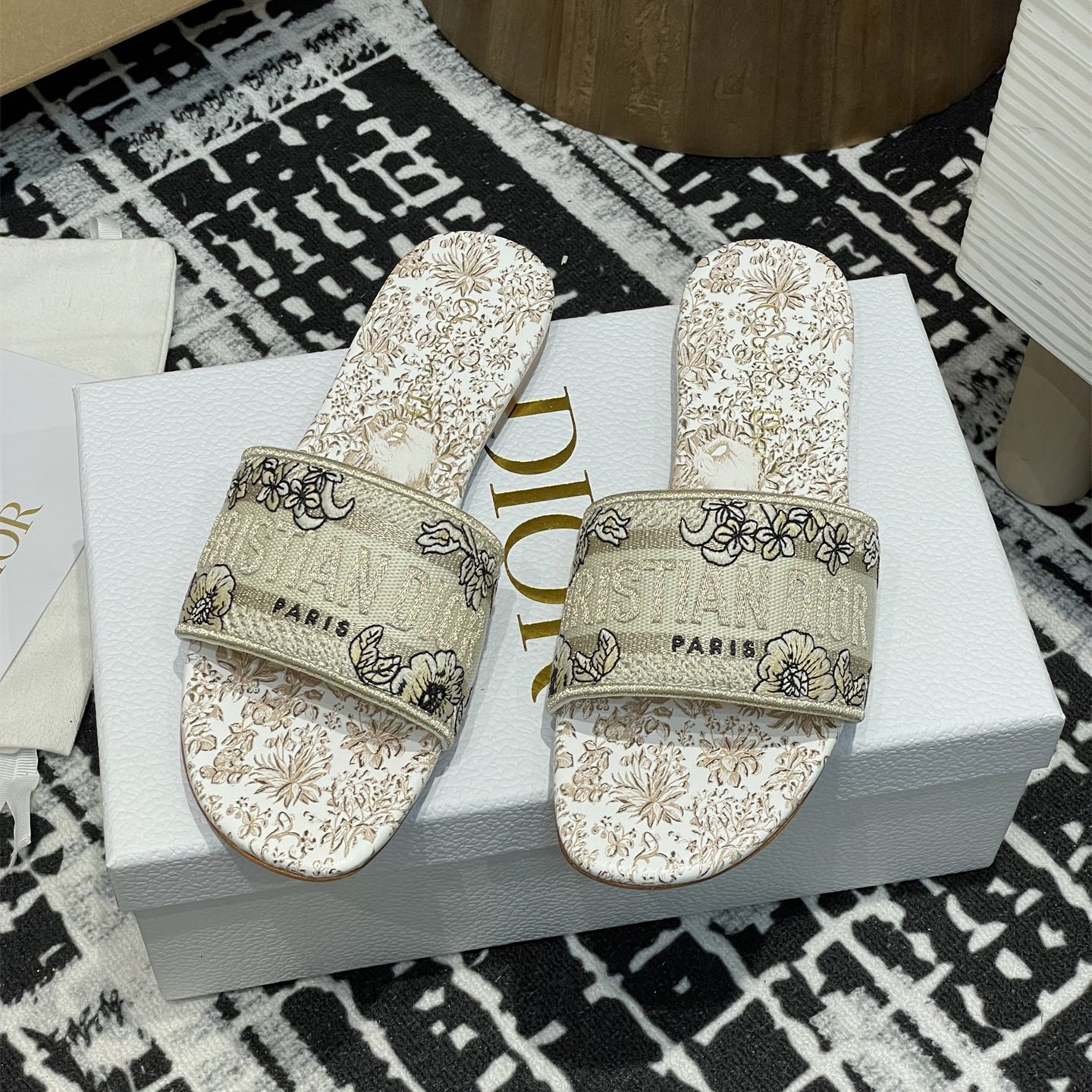 高仿Dior*Dway系列KCO211圓頭套腳拖鞋平底金色印花免檢版