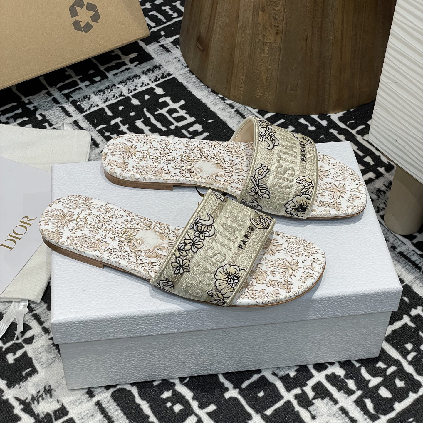 高仿Dior*Dway系列KCO211圓頭套腳拖鞋平底金色印花免檢版