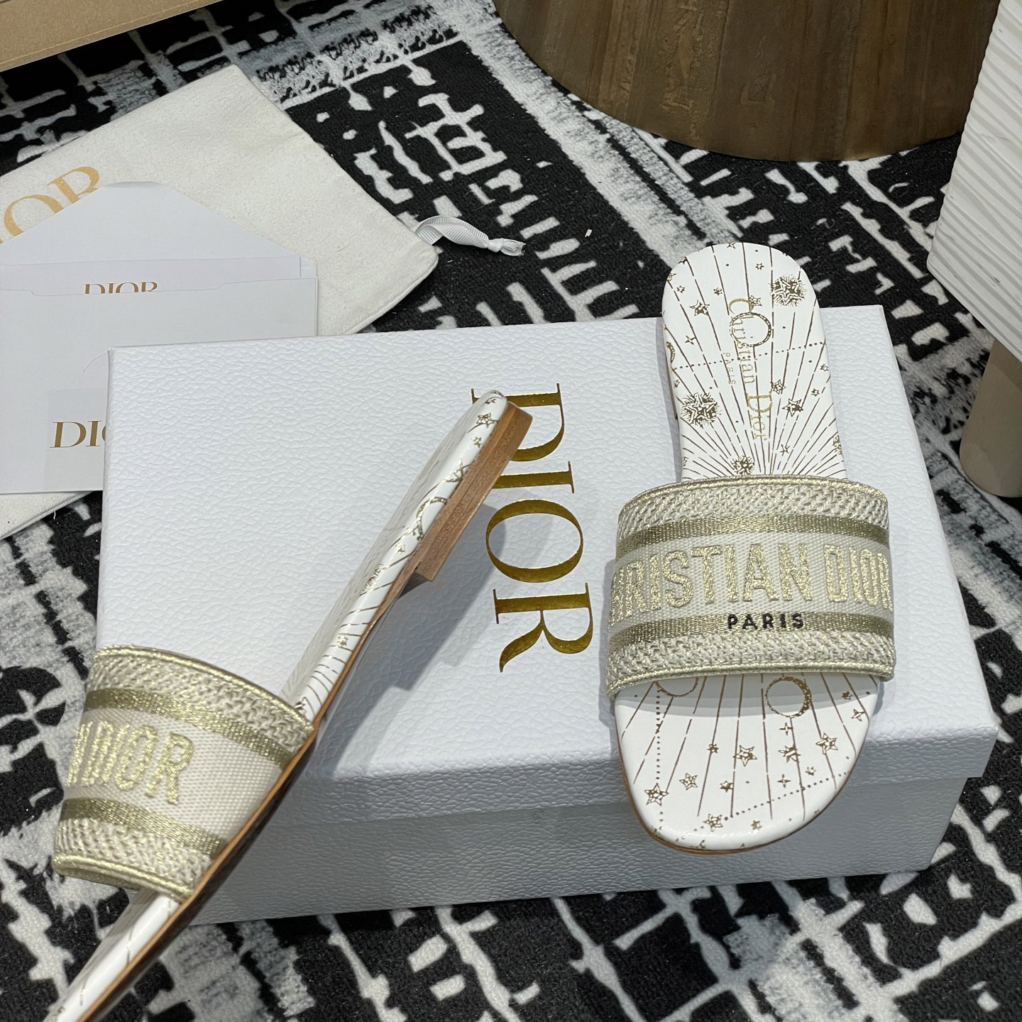 高仿Dior*Dway系列KCO210圓頭套腳拖鞋平底金色花紋免檢版