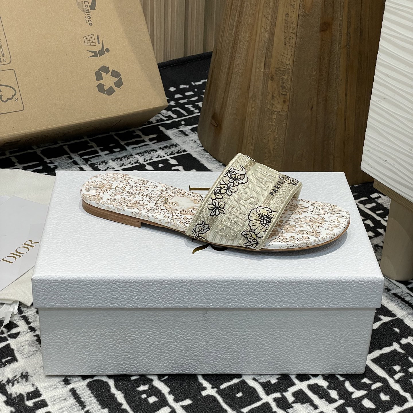 高仿Dior*Dway系列KCO211圓頭套腳拖鞋平底金色印花免檢版