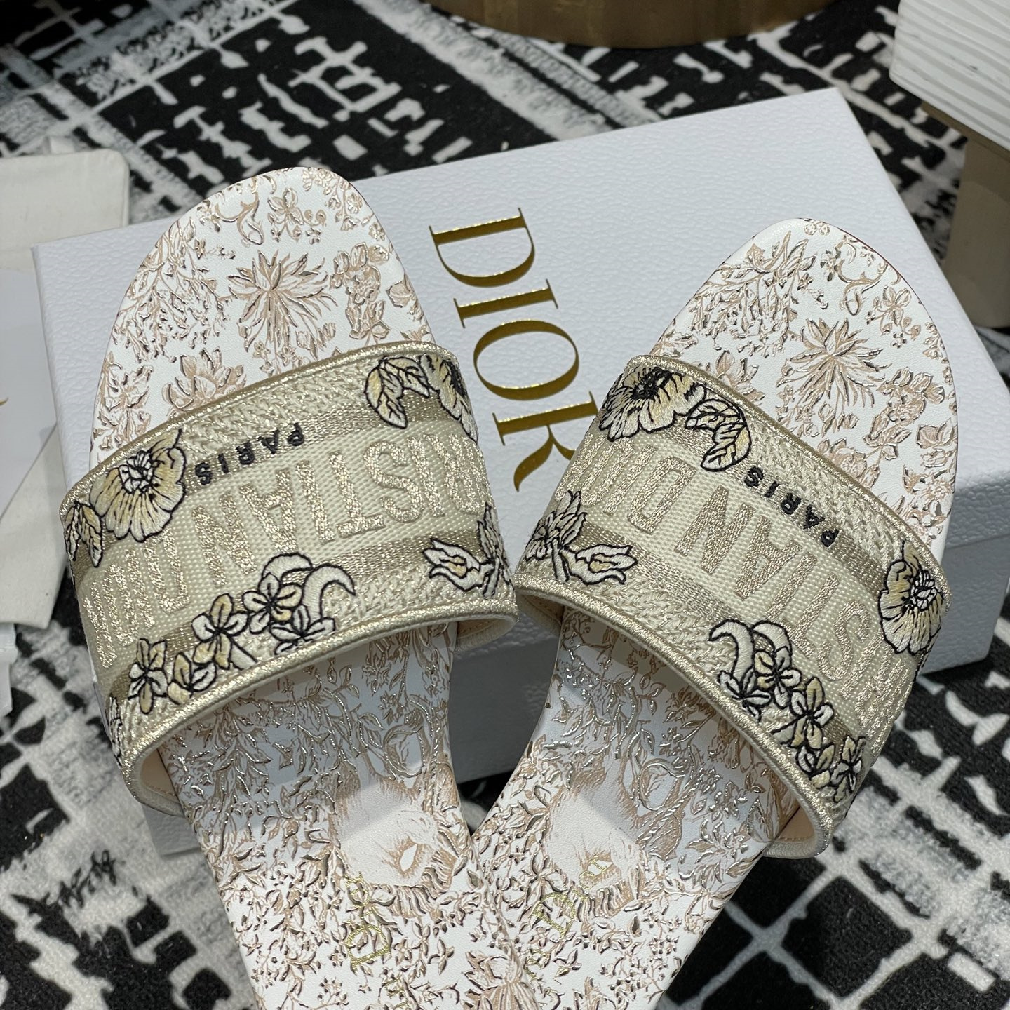 高仿Dior*Dway系列KCO211圓頭套腳拖鞋平底金色印花免檢版