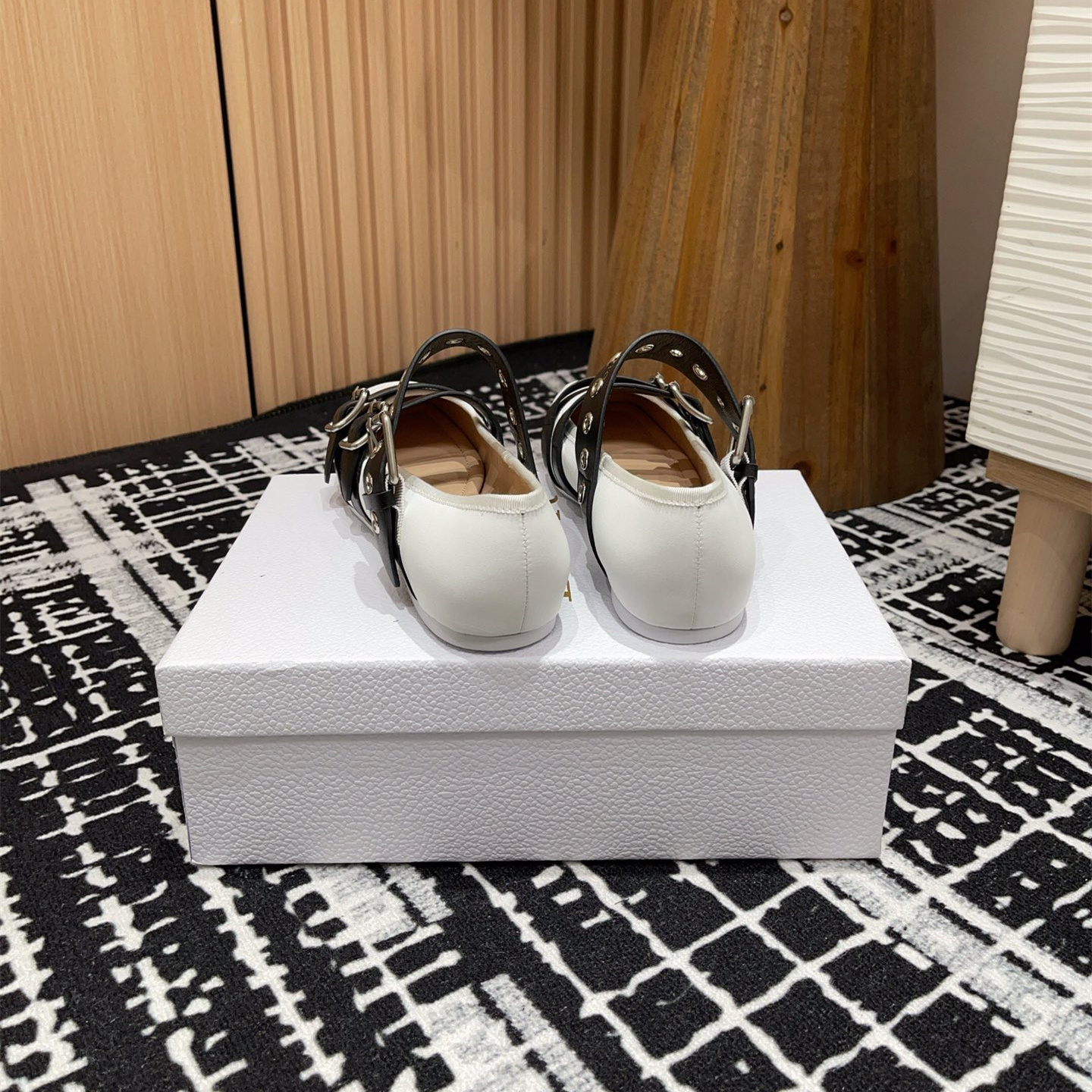高仿Dior*Punk系列KCB947平頭塔扣休閒單鞋白色免檢版