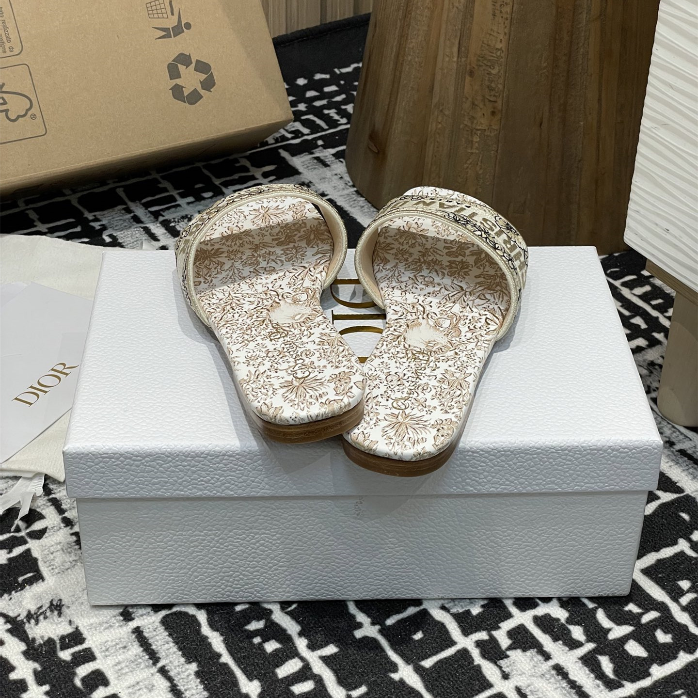 高仿Dior*Dway系列KCO211圓頭套腳拖鞋平底金色印花免檢版