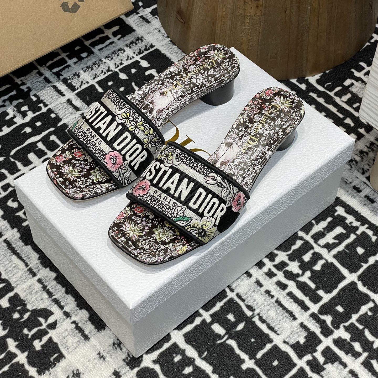高仿Dior*Dway系列KCO223圓頭套腳拖鞋短踭黑色彩花免檢版