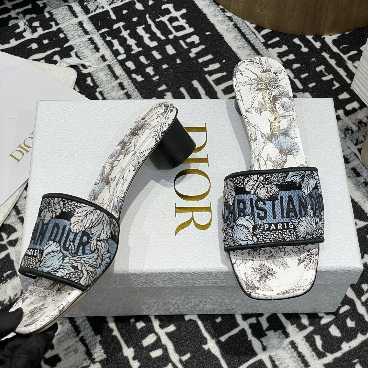 高仿Dior*Dway系列KCO224圓頭套腳拖鞋短踭藍色彩花免檢版
