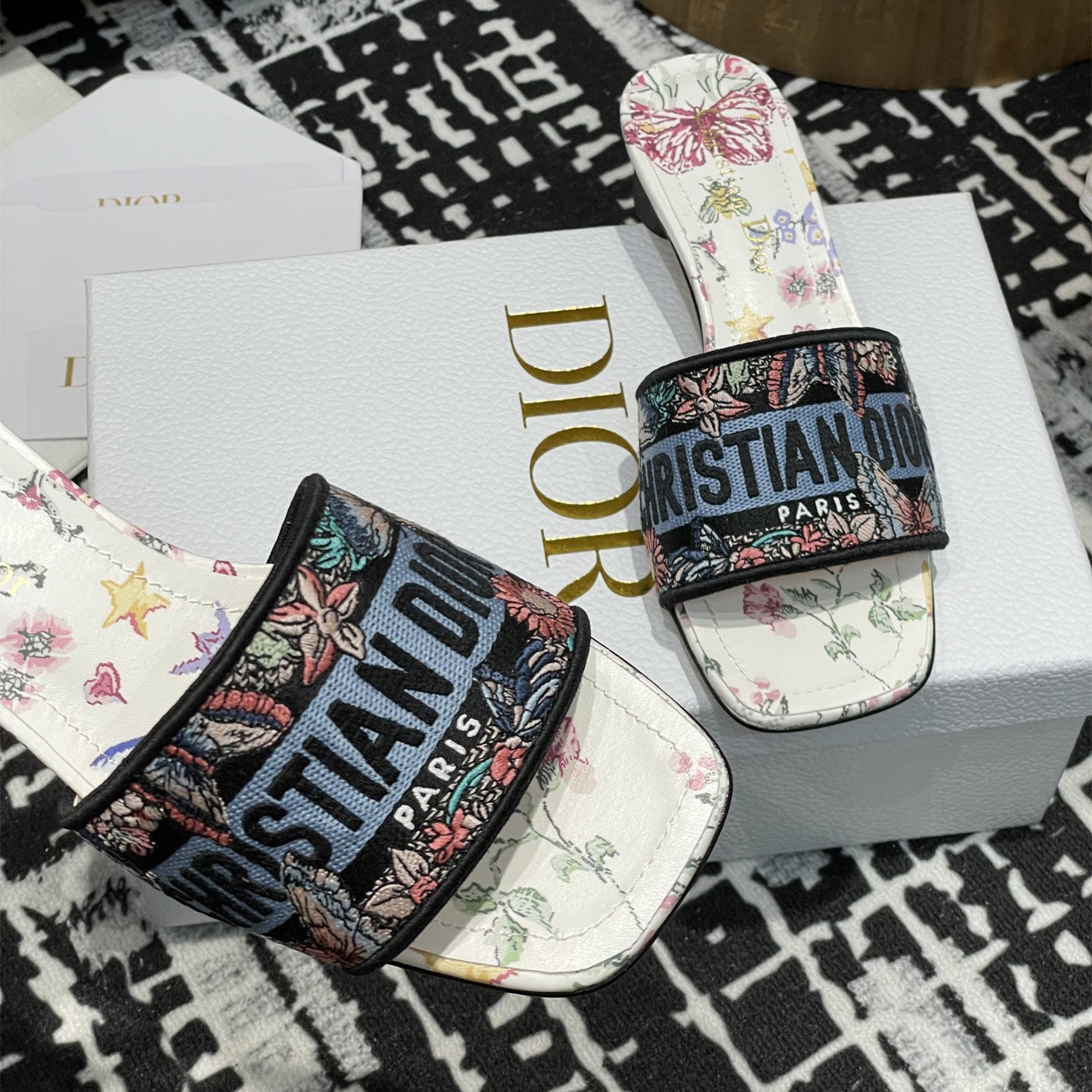 高仿Dior*Dway系列KCO222圓頭套腳拖鞋短踭白色彩花免檢版