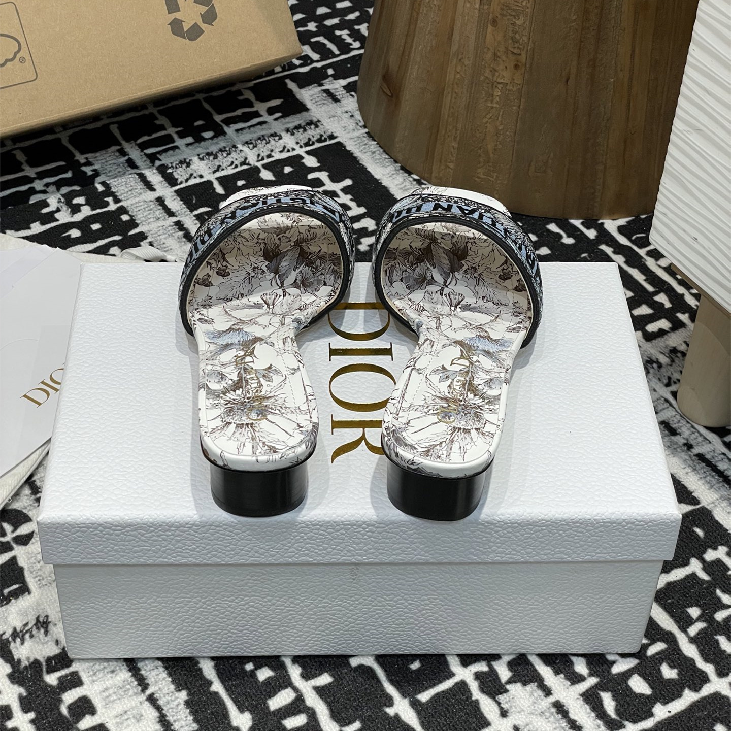 高仿Dior*Dway系列KCO224圓頭套腳拖鞋短踭藍色彩花免檢版