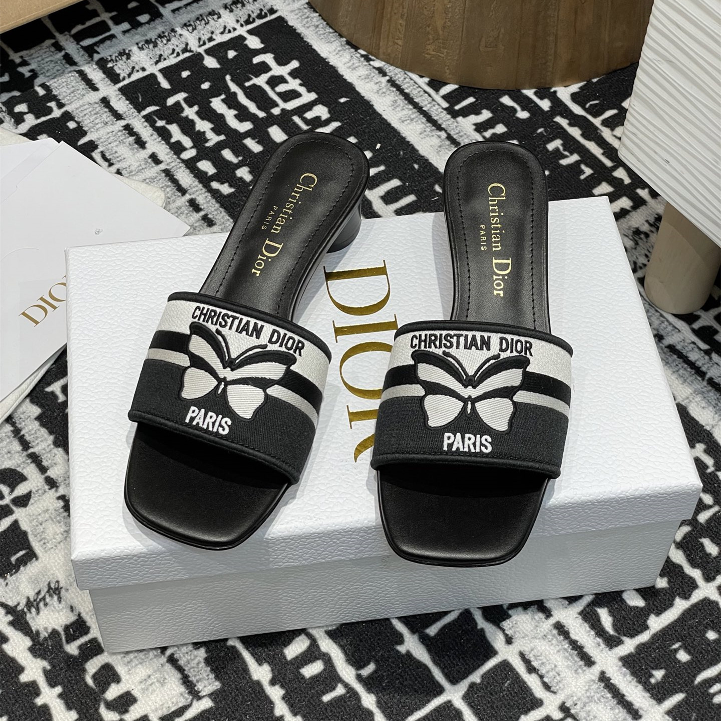 高仿Dior*Evolution系列KCQ234套腳一體短跟拖鞋蝴蝶刺繡免檢版
