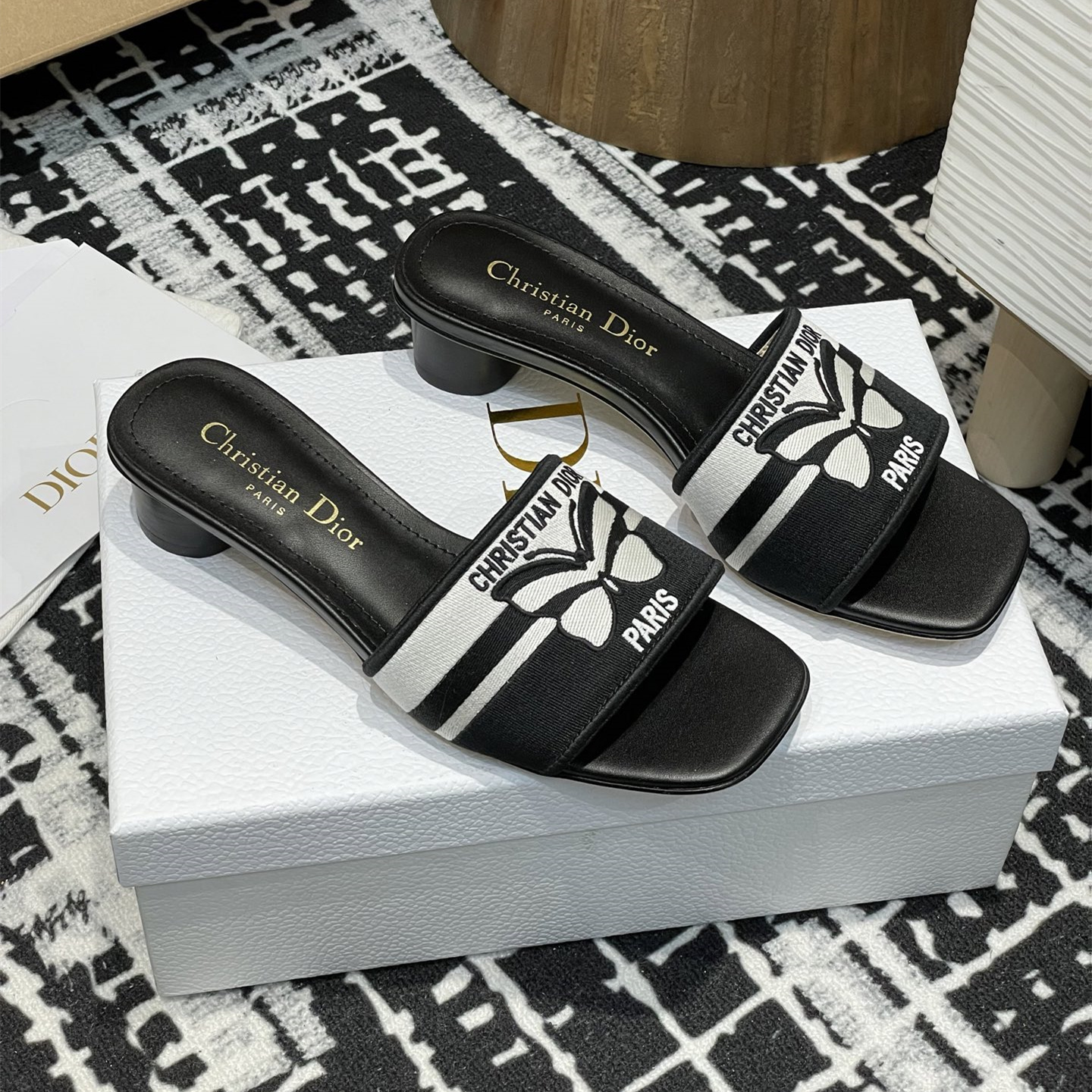 高仿Dior*Evolution系列KCQ234套腳一體短跟拖鞋蝴蝶刺繡免檢版