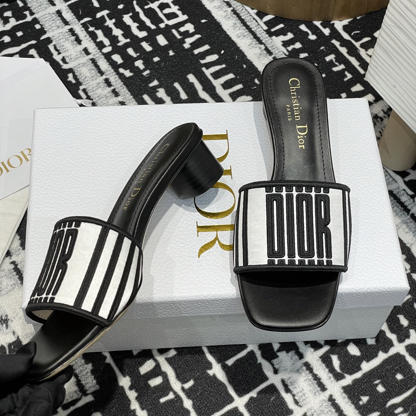 高仿Dior*Evolution系列KCQ233套腳一體短跟拖鞋徽標刺繡免檢版