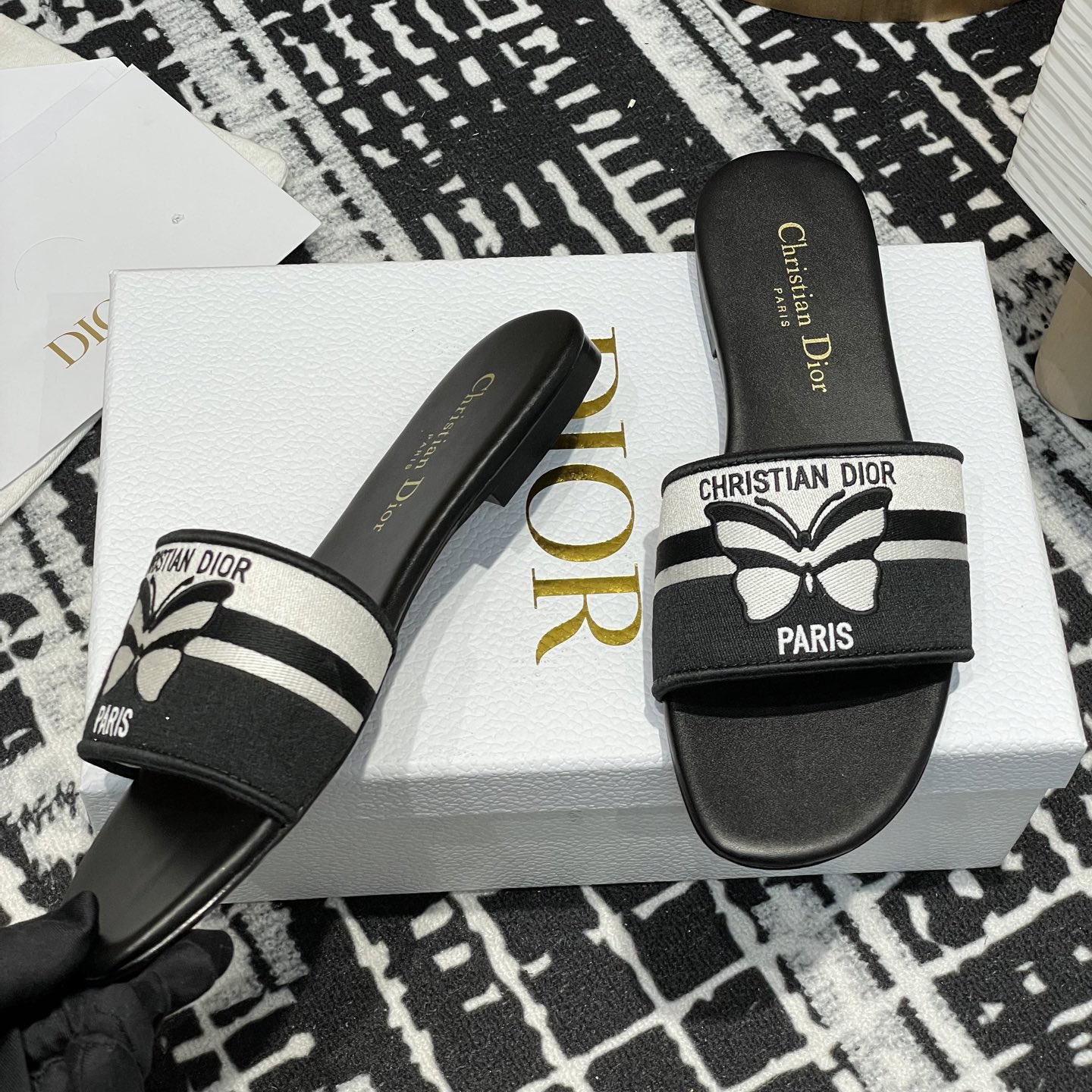 高仿Dior*Evolution系列KCQ145套腳一體平底拖鞋蝴蝶刺繡免檢版